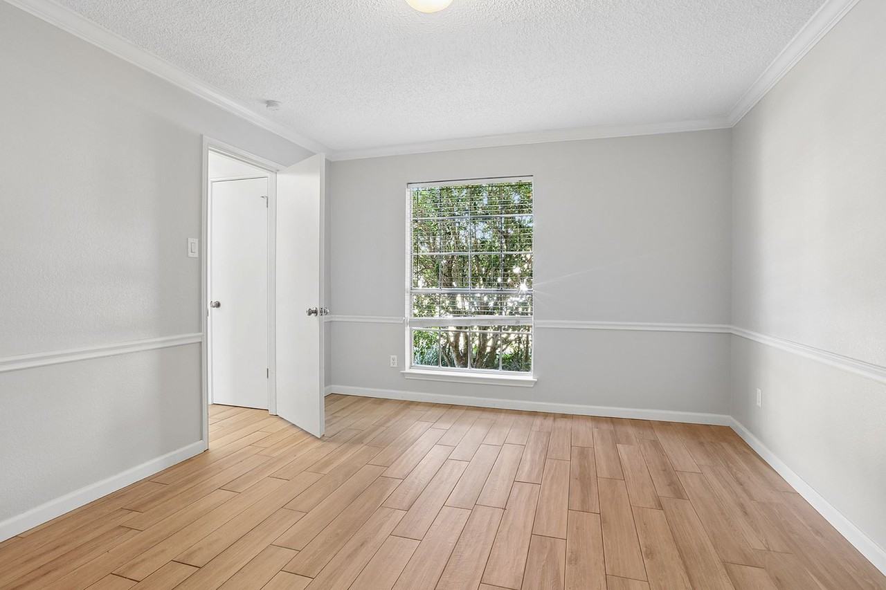 15301 Ecorio Dr - Photo 3 of 18