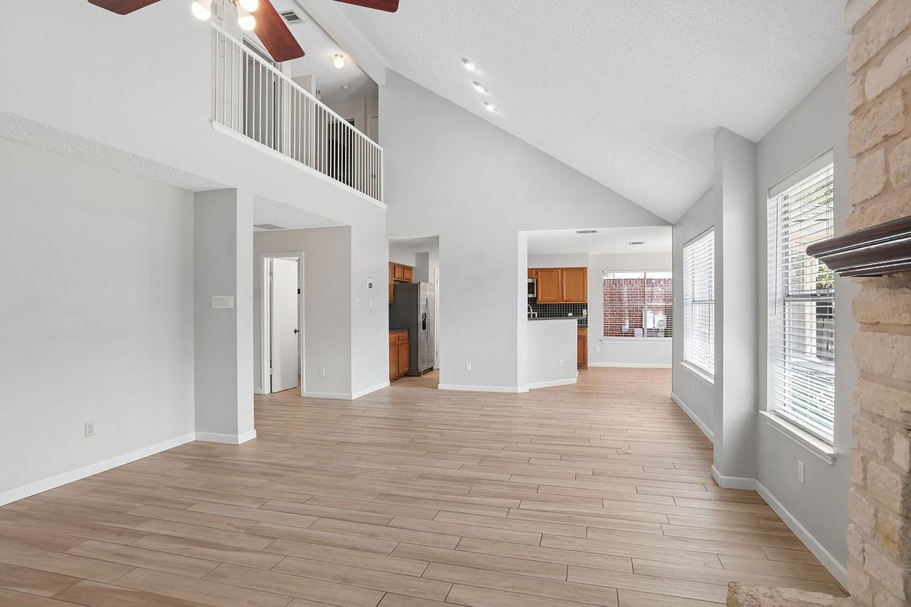 15301 Ecorio Dr - Photo 6 of 18