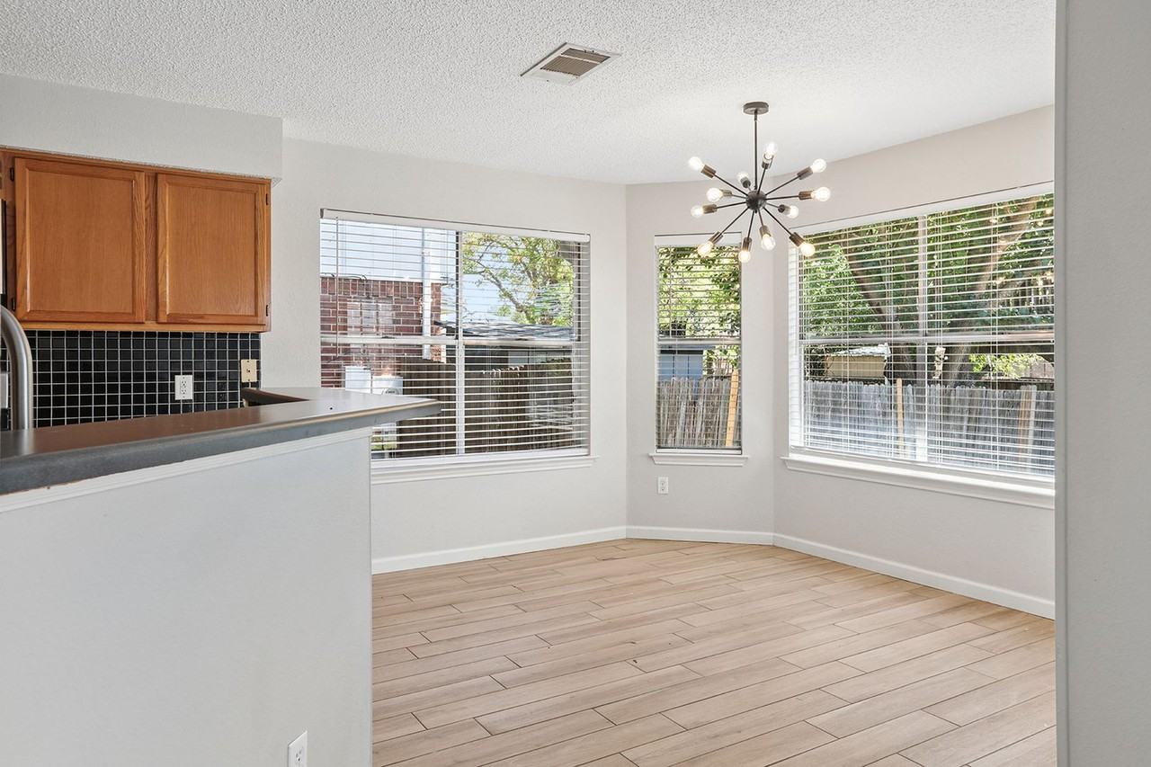 15301 Ecorio Dr - Photo 7 of 18