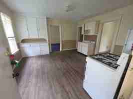 featured image of 923 W 3rd St #4