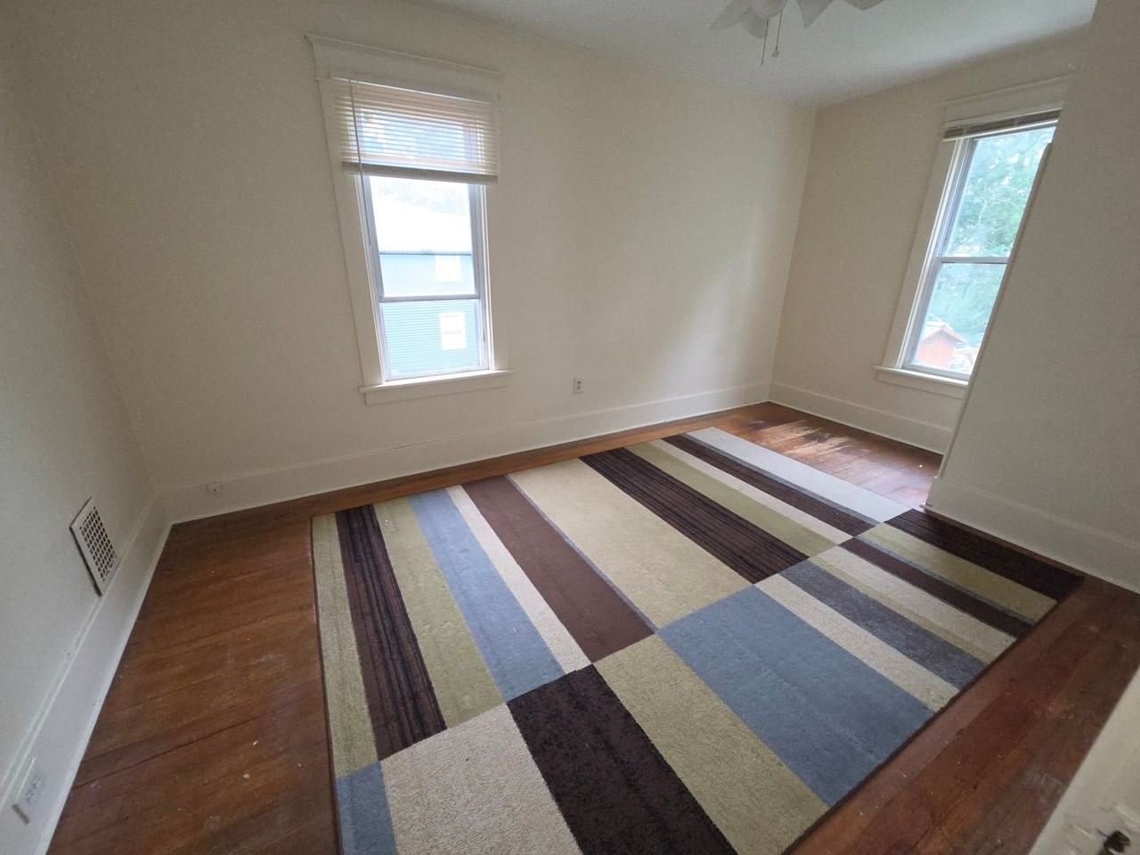 923 W 3rd St #4 - Photo 2 of 6