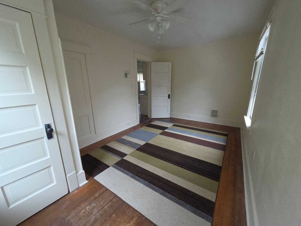 923 W 3rd St #4 - Photo 3 of 6