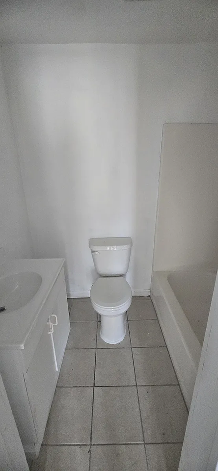 1910 N Benton Ave - Photo 3 of 11