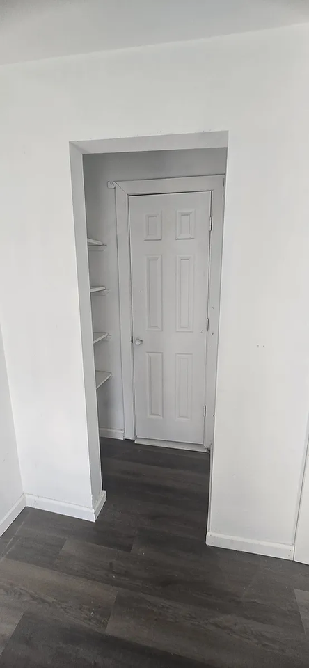 1910 N Benton Ave - Photo 4 of 11