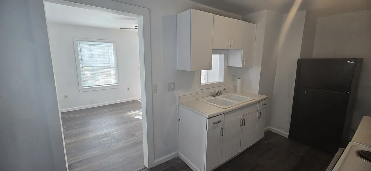 1910 N Benton Ave - Photo 7 of 11
