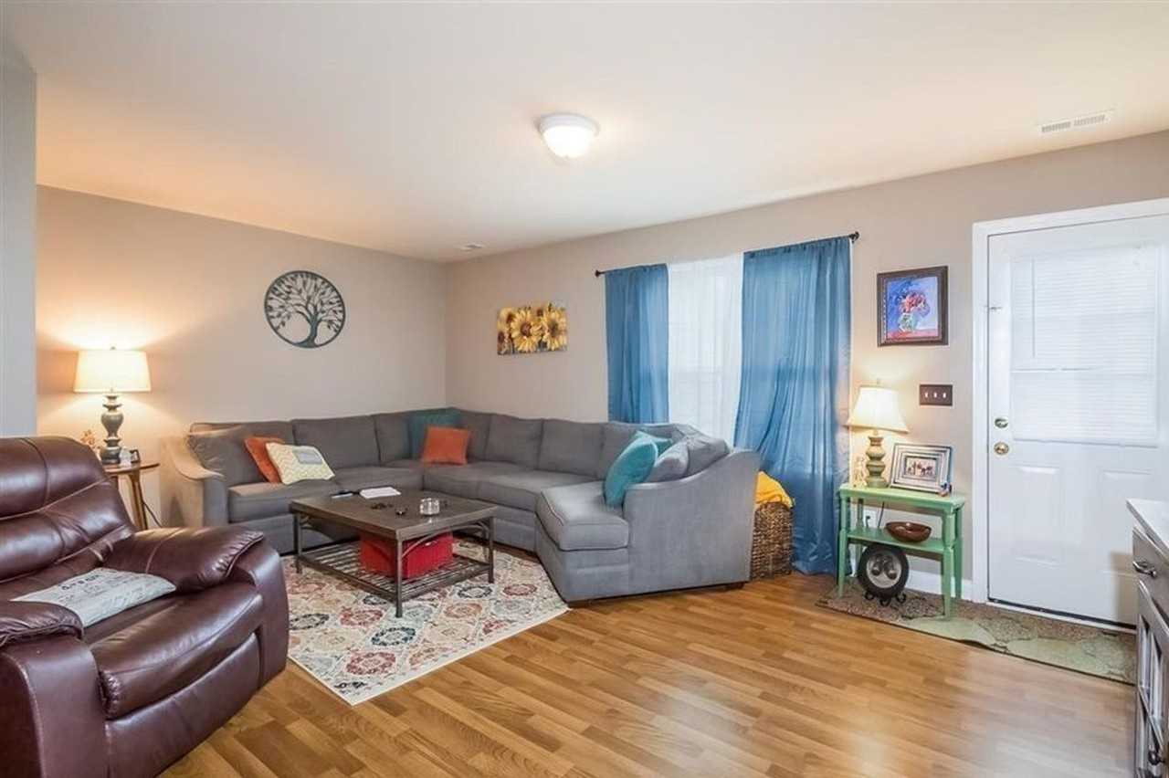 1107 Shackleton Rd - Photo 5 of 17