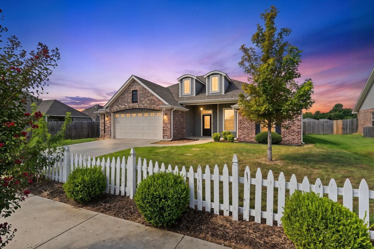 8912 Wildwood Way - Photo 2 of 37