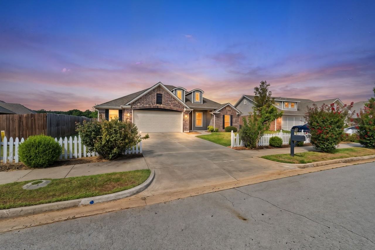 8912 Wildwood Way - Photo 4 of 37