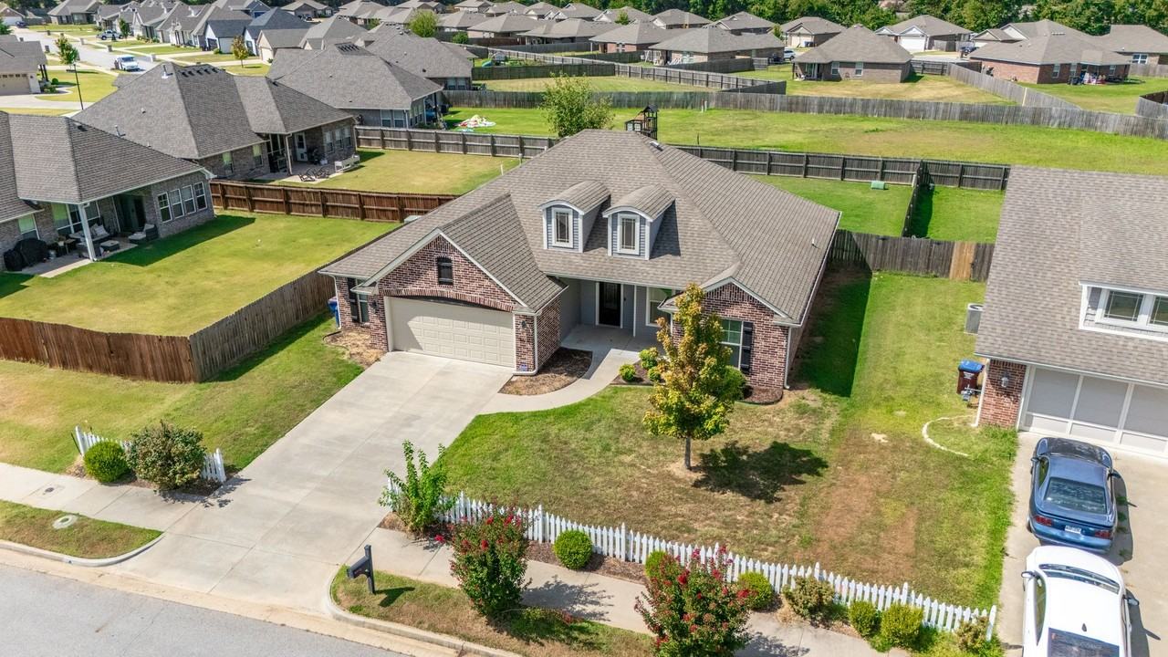 8912 Wildwood Way - Photo 5 of 37
