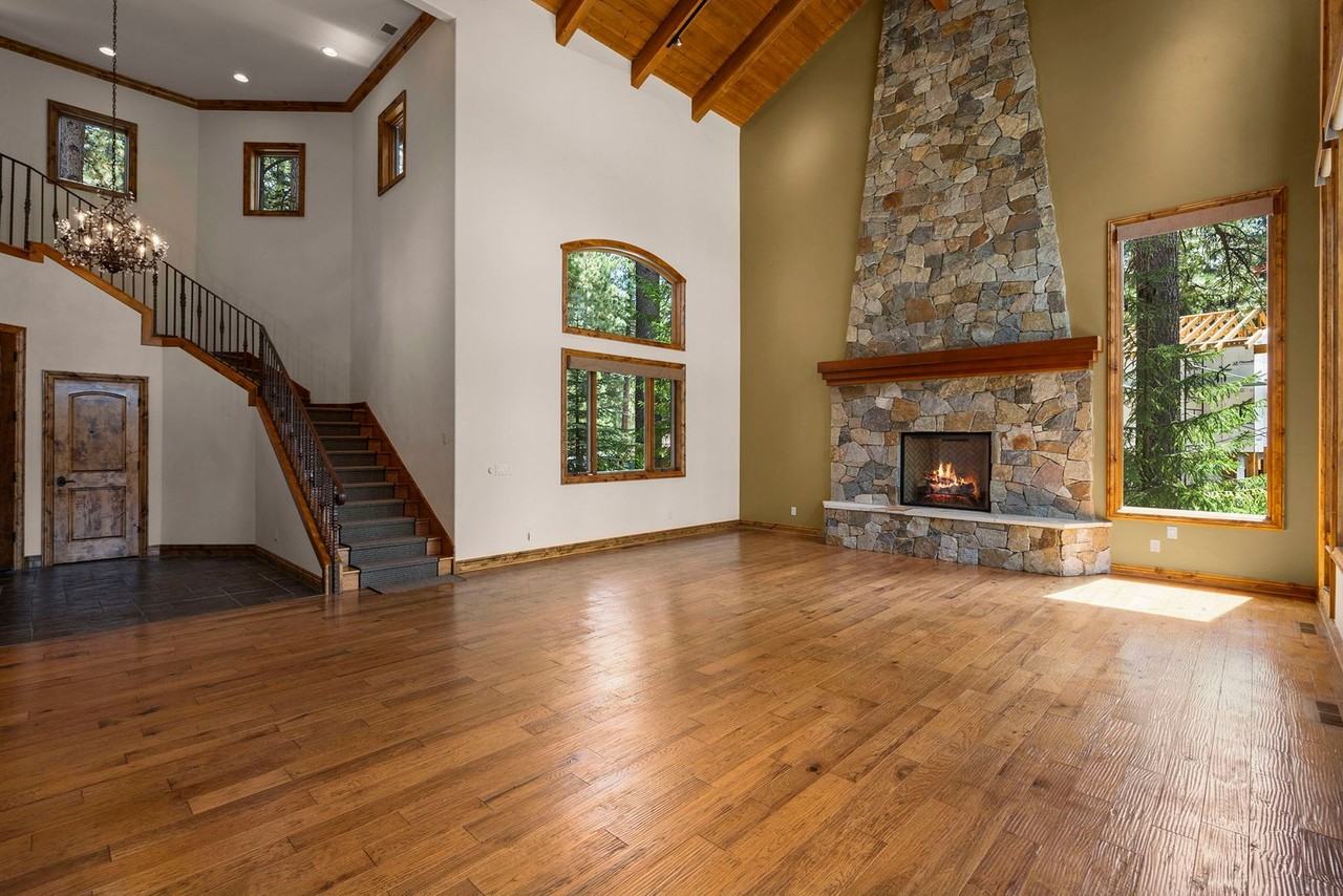 345 Country Club Dr - Photo 4 of 47