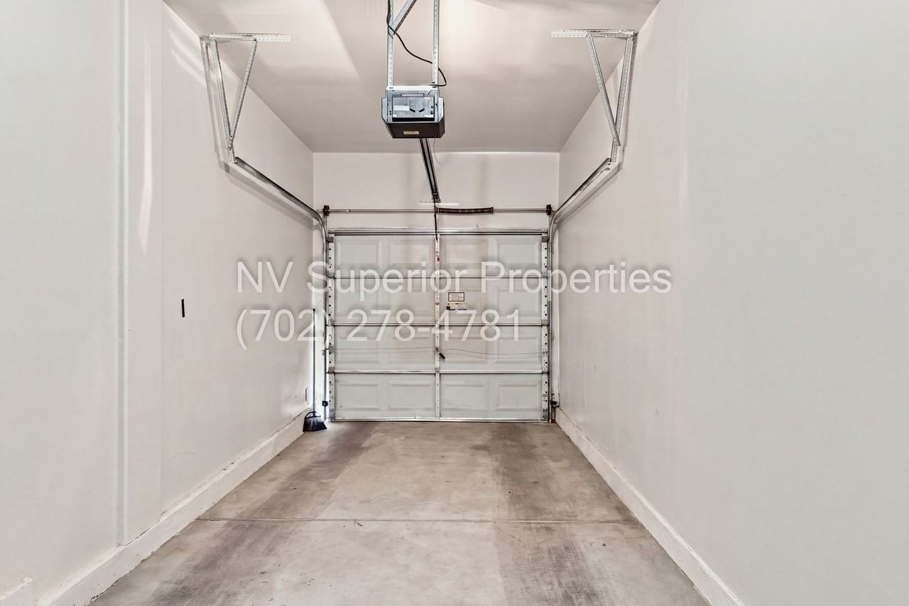 8628 Tomnitz Ave #101 - Photo 3 of 41