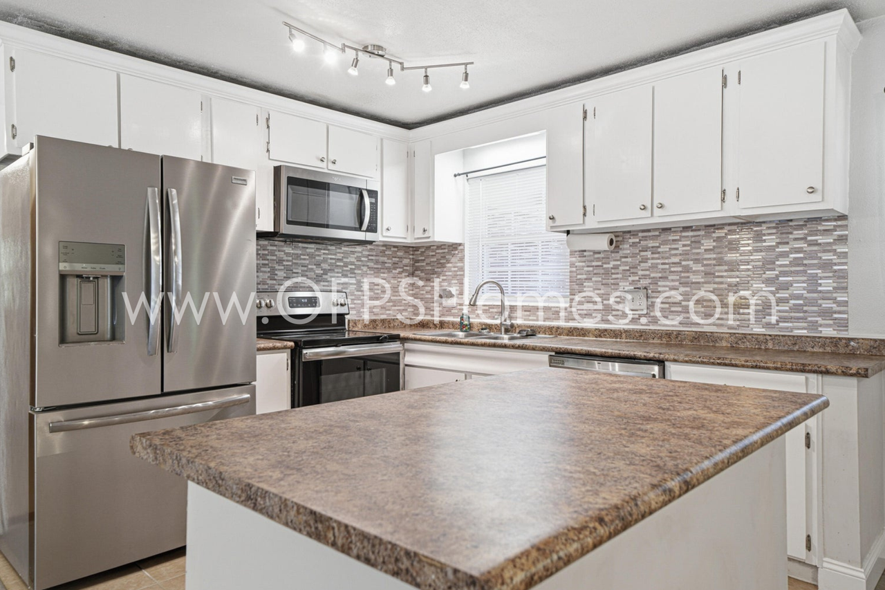 127 Judith Dr - Photo 6 of 35