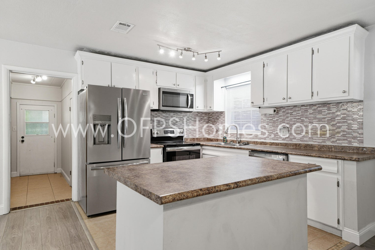 127 Judith Dr - Photo 7 of 35
