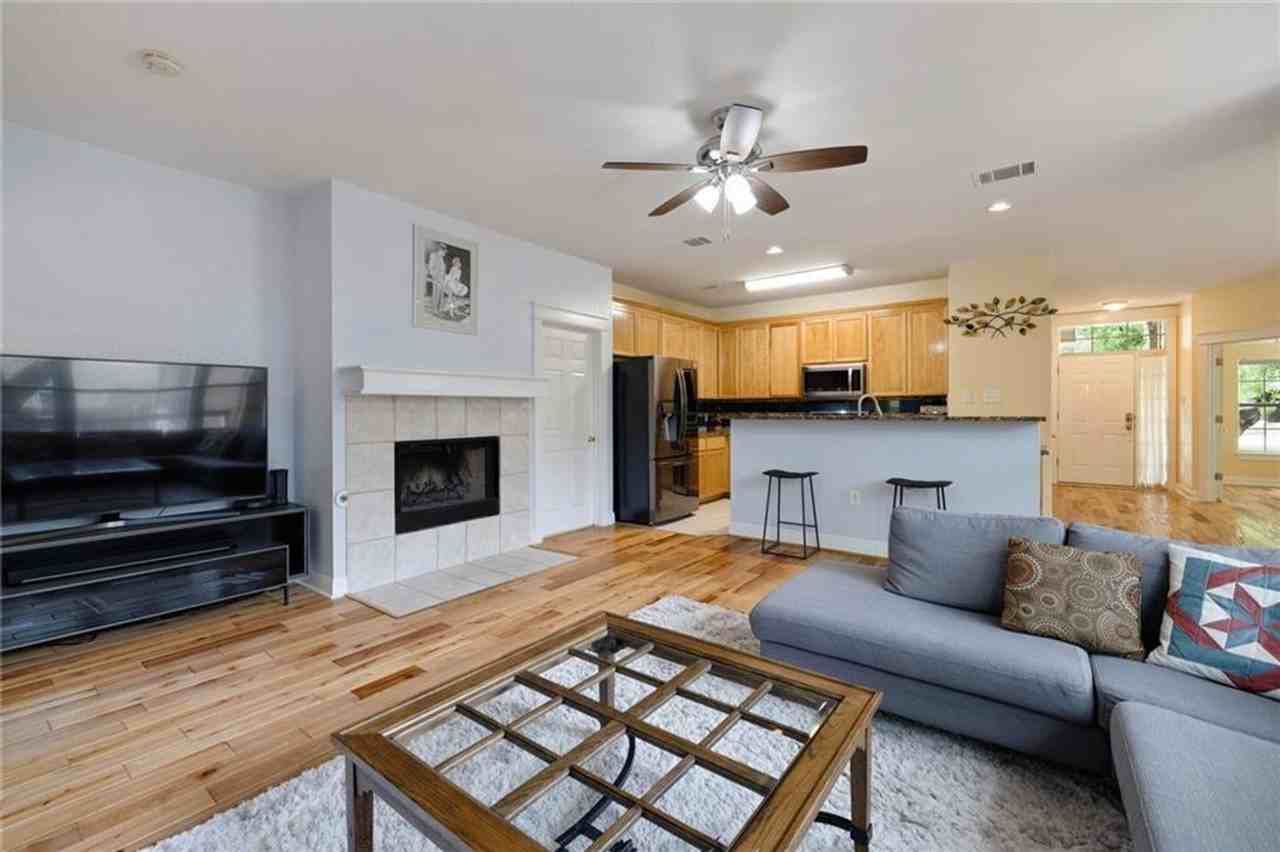610 Palo Alto Ln - Photo 7 of 28