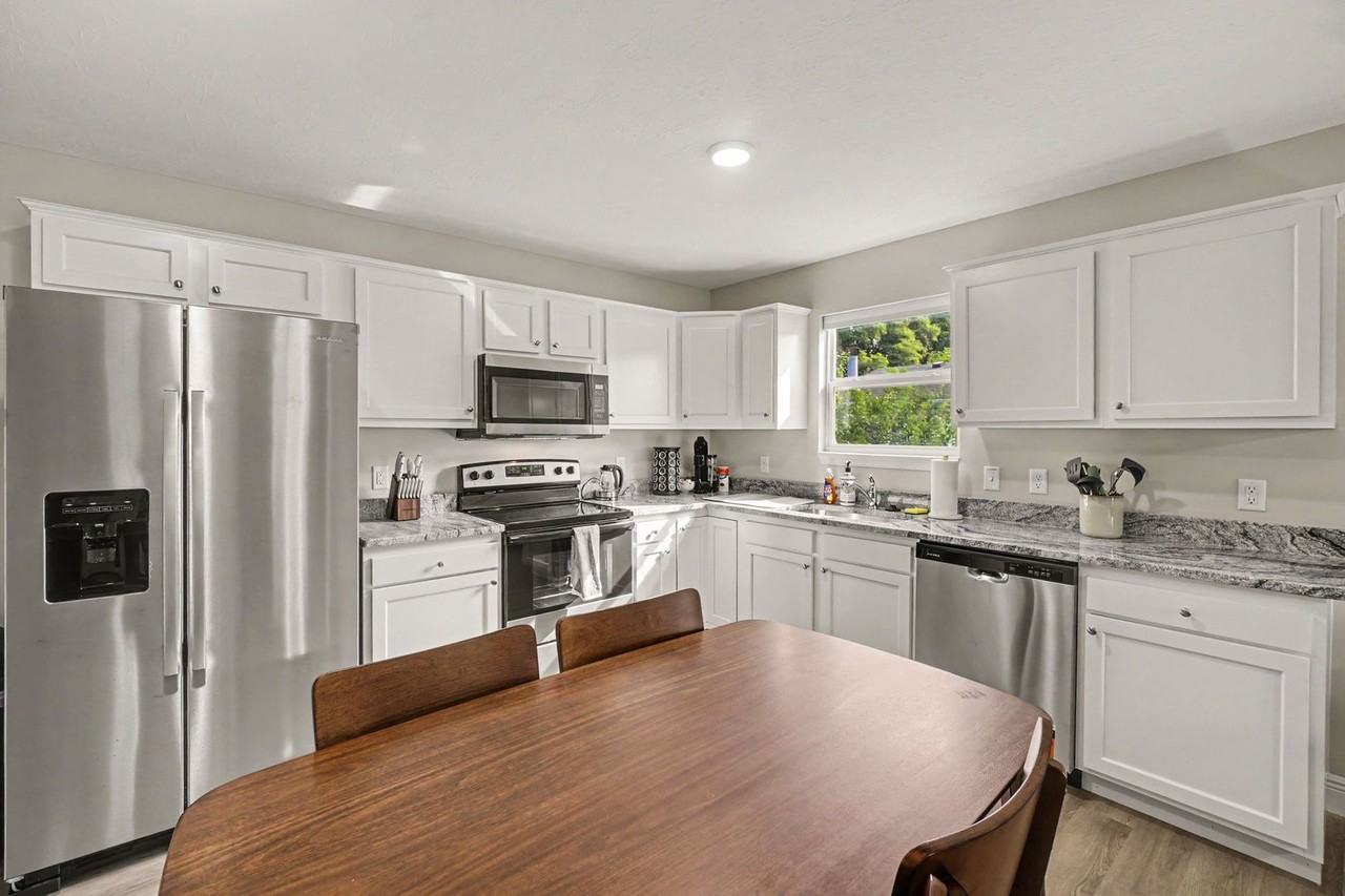 145 Southwind Blvd - Photo 4 of 28