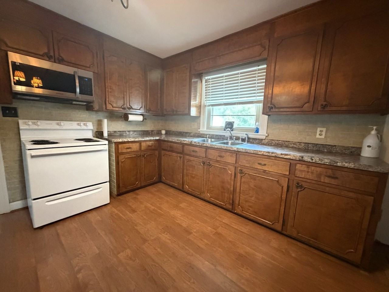 207 W Church St - Photo 4 of 13