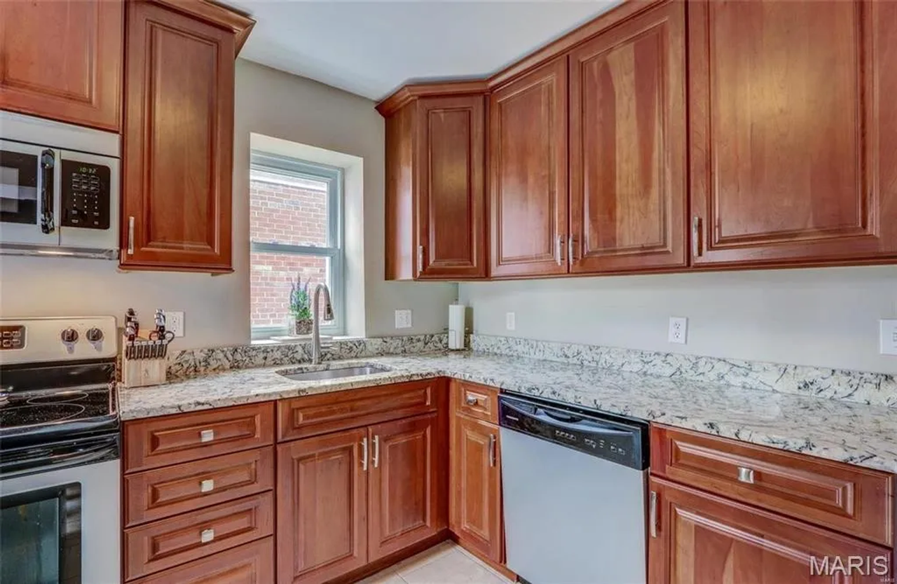 5621 Pernod Ave - Photo 5 of 18