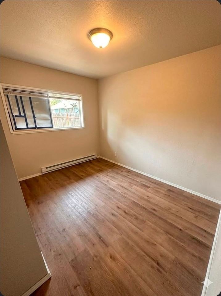 7733 Mcdougal Ave Ne - Photo 7 of 15