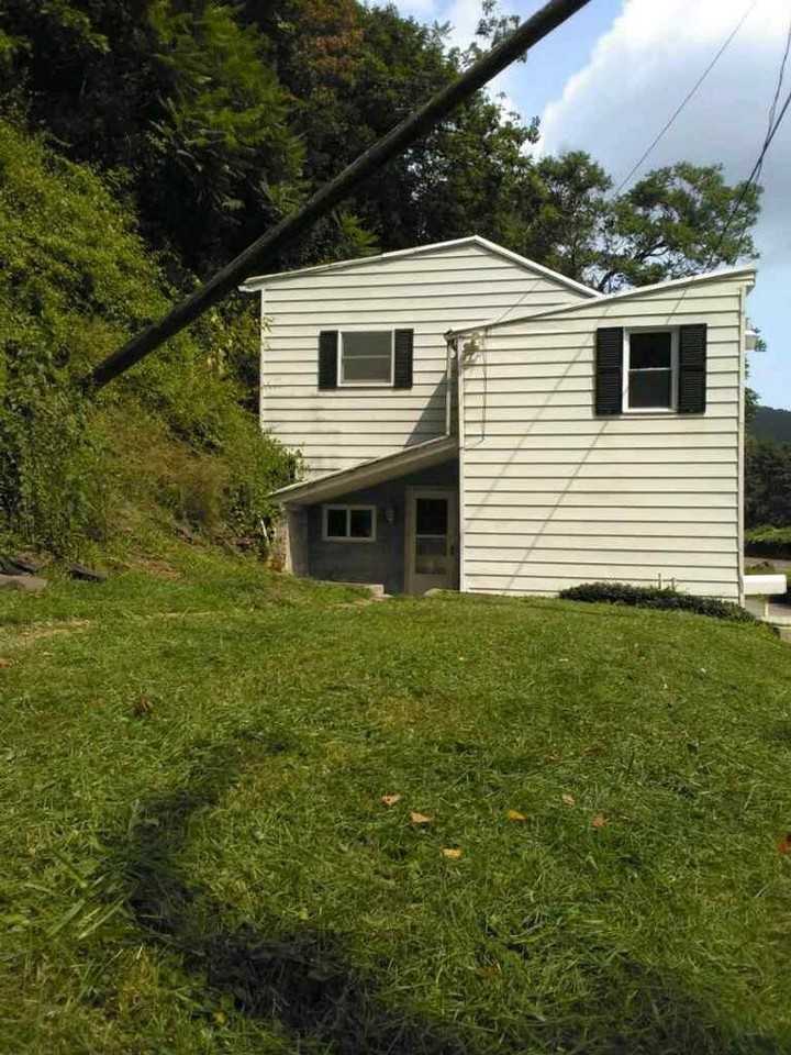 966 S Centre St - Photo 2 of 12