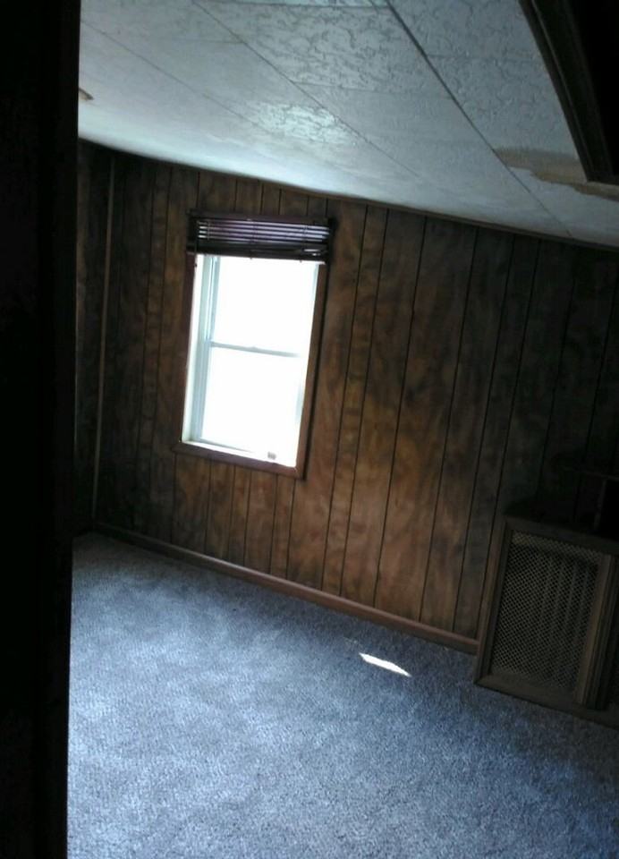 966 S Centre St - Photo 4 of 12