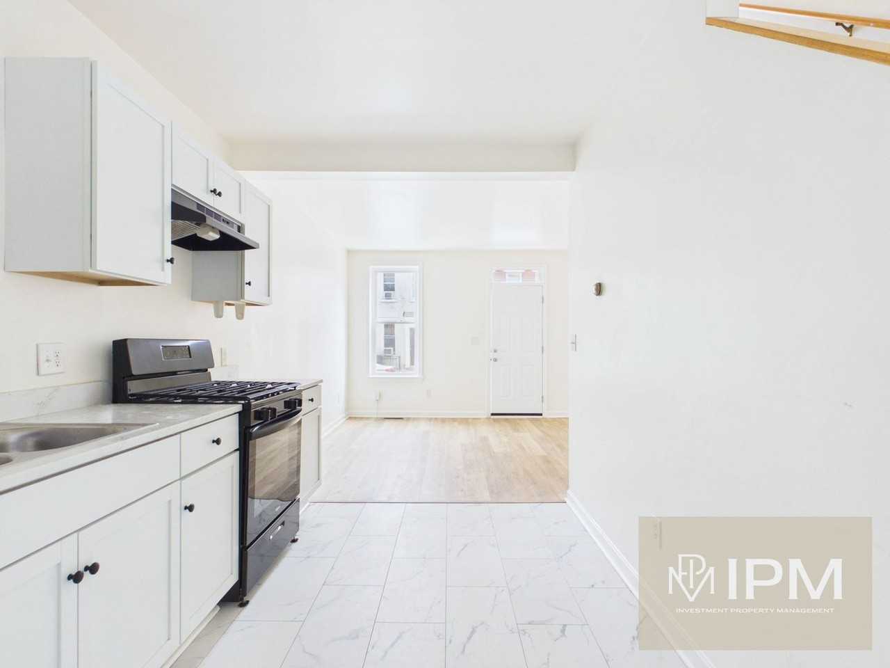 310 S Penn St - Photo 2 of 14