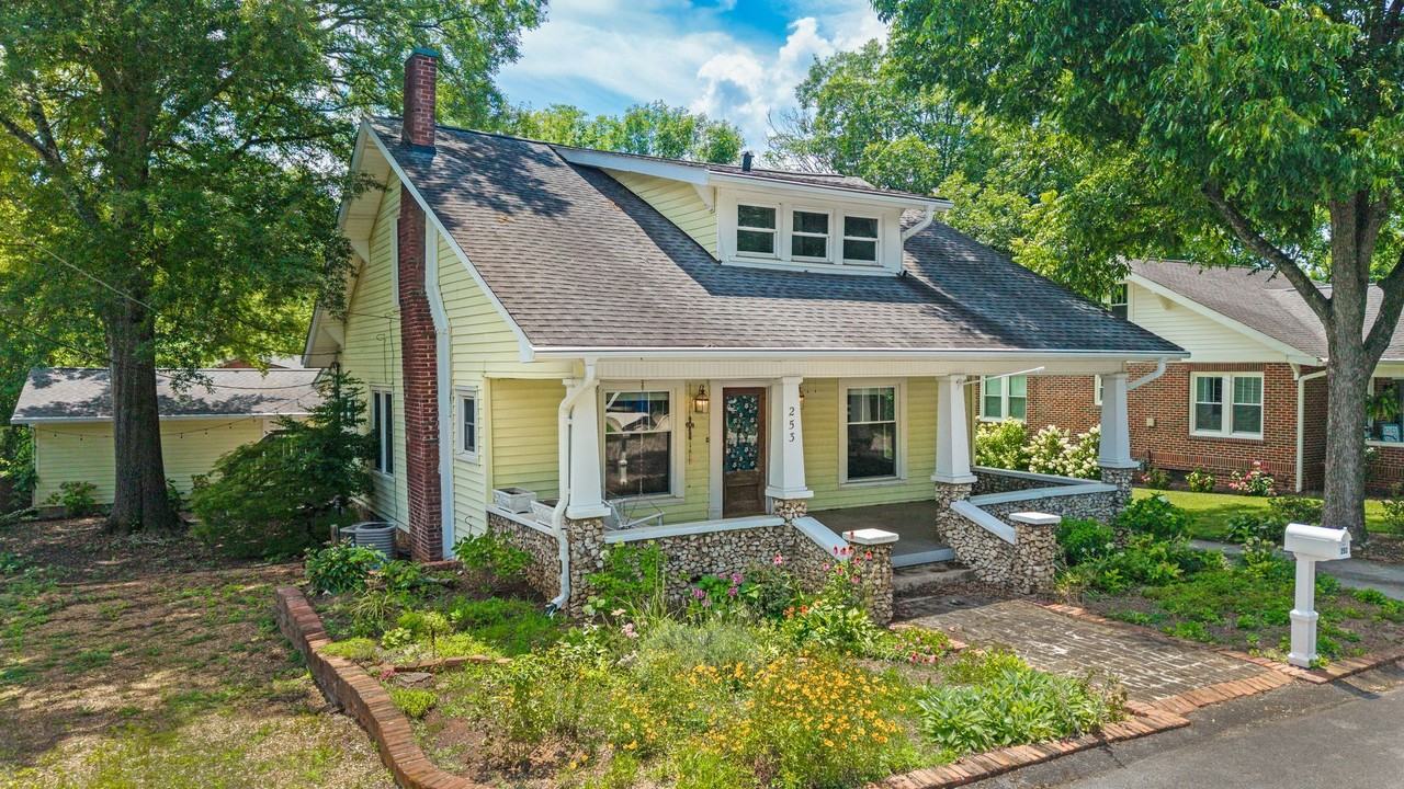 253 15th St Nw - Photo 2 of 36