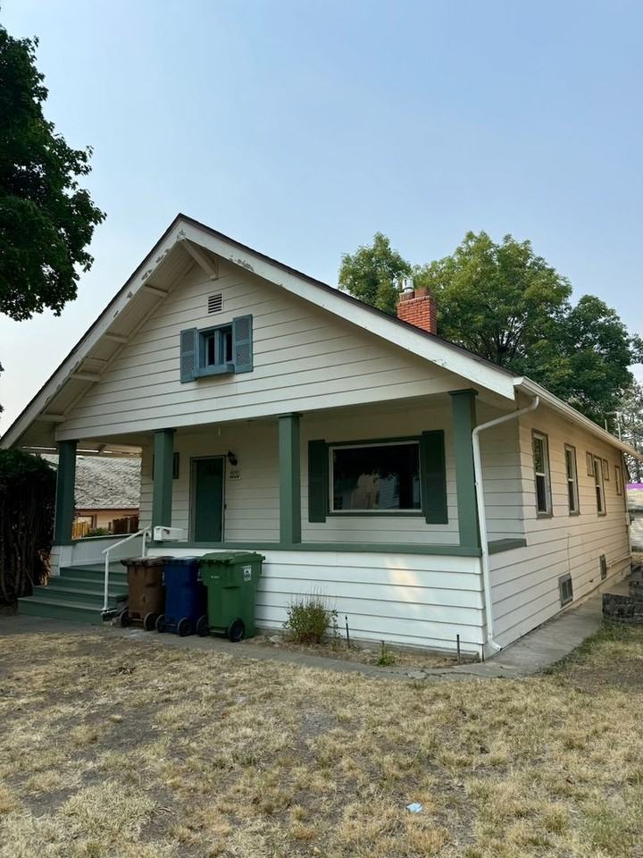 1520 W 11th Ave - Photo 2 of 33