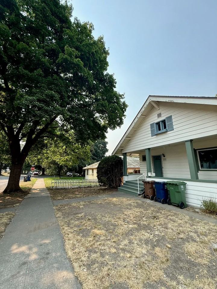 1520 W 11th Ave - Photo 3 of 33