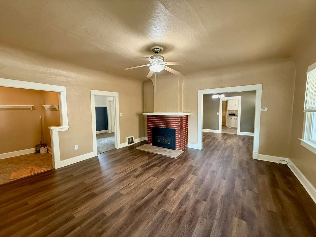 1520 W 11th Ave - Photo 5 of 33