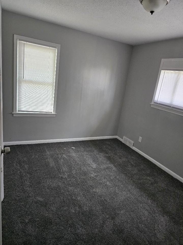 5130 E Outer Dr - Photo 2 of 9