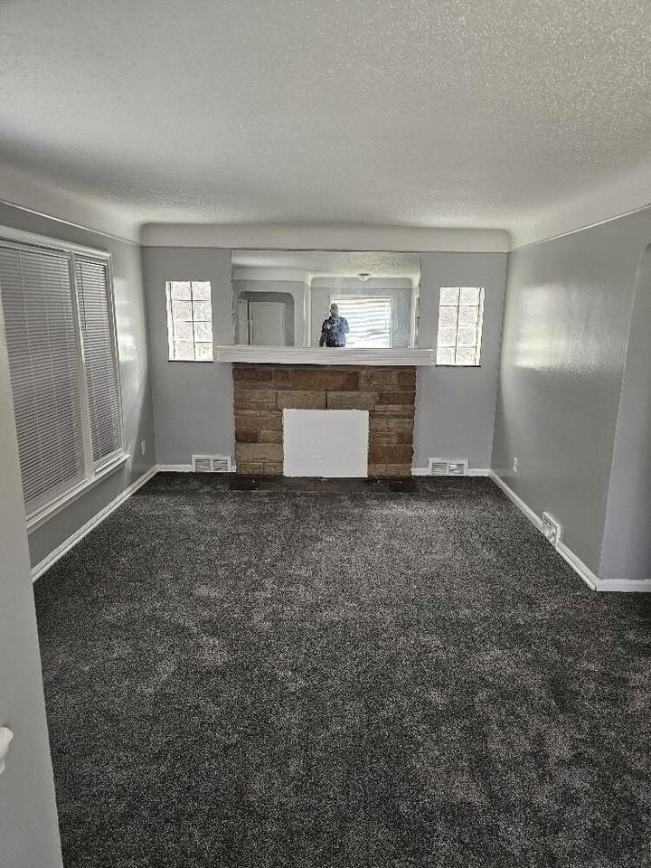 5130 E Outer Dr - Photo 4 of 9