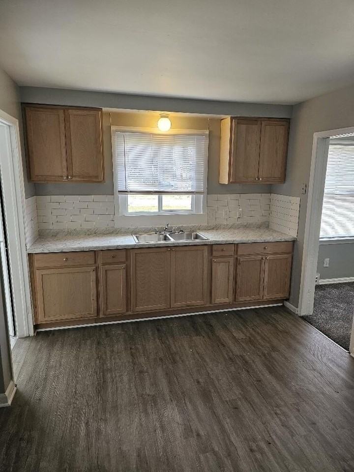 5130 E Outer Dr - Photo 5 of 9