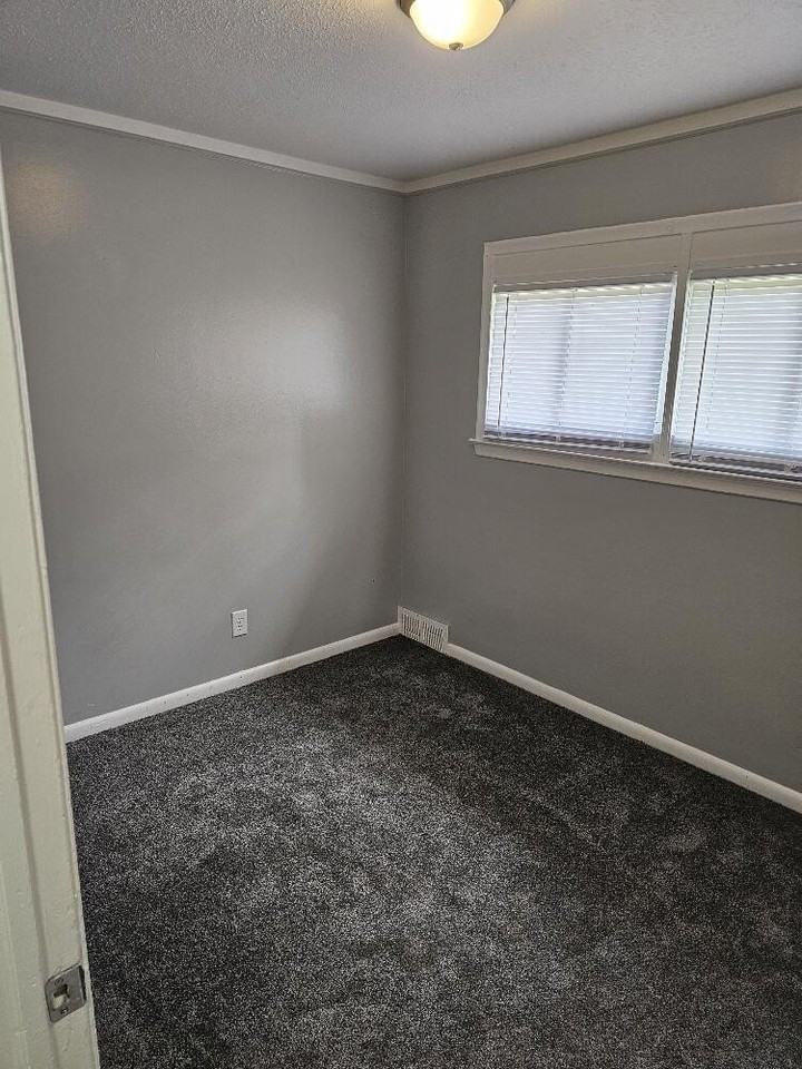 5130 E Outer Dr - Photo 6 of 9