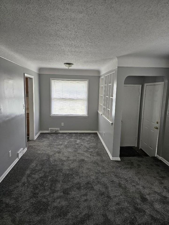 5130 E Outer Dr - Photo 7 of 9