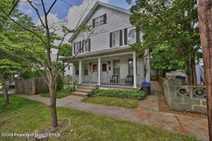 featured image of 819 Delaware St