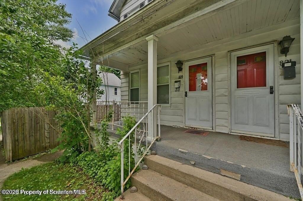 819 Delaware St - Photo 3 of 39