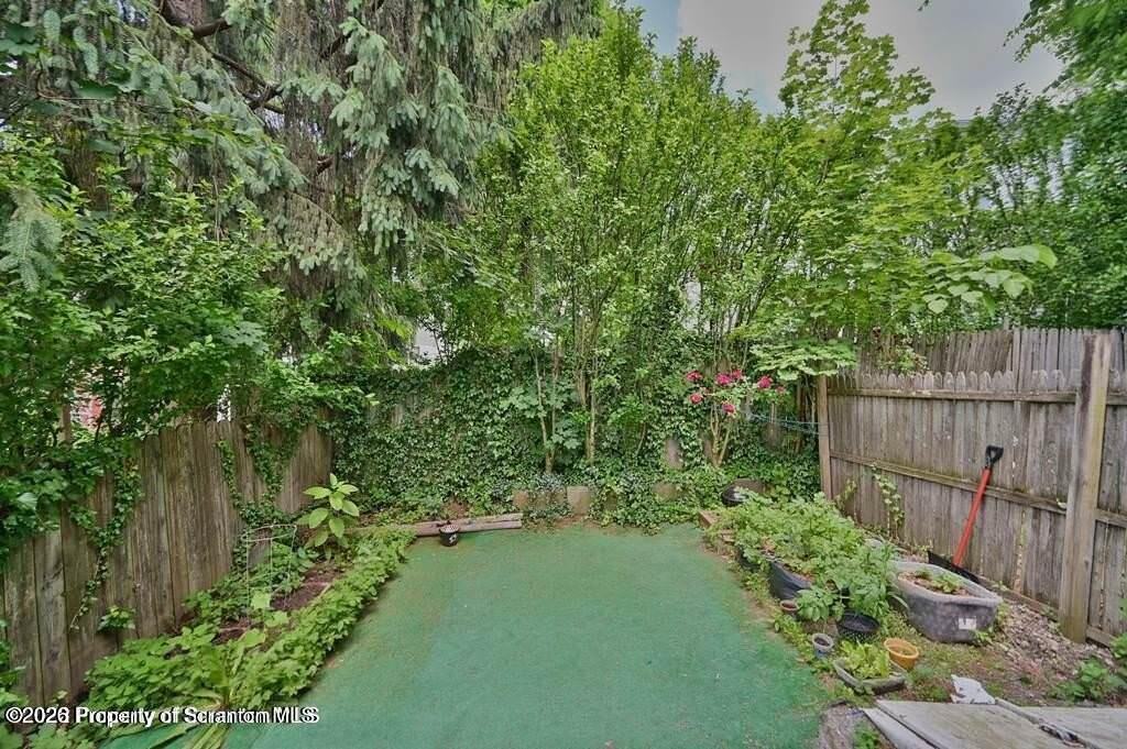 819 Delaware St - Photo 5 of 39