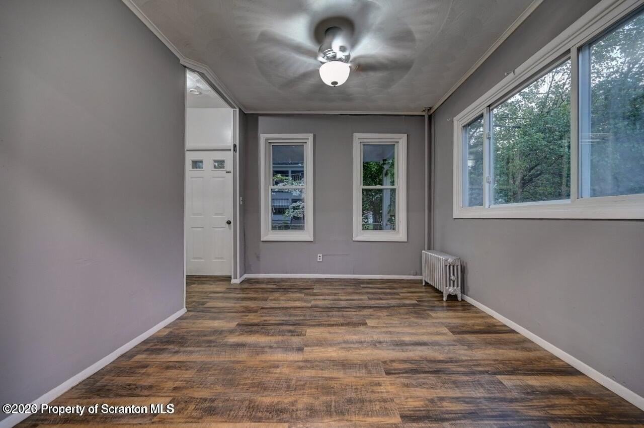 819 Delaware St - Photo 6 of 39