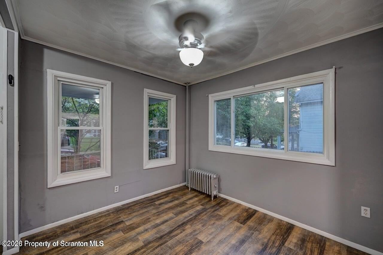 819 Delaware St - Photo 7 of 39