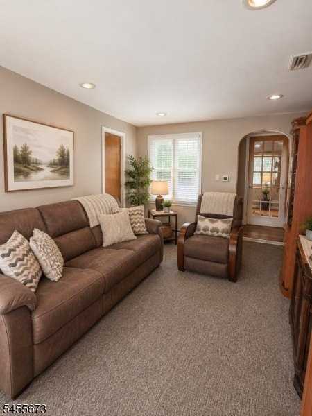 34 S Mountain Ave - Photo 3 of 19