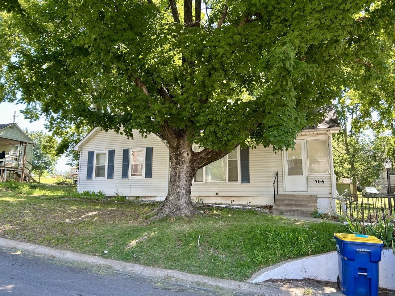 706 Locust St #1 - Photo 2 of 12