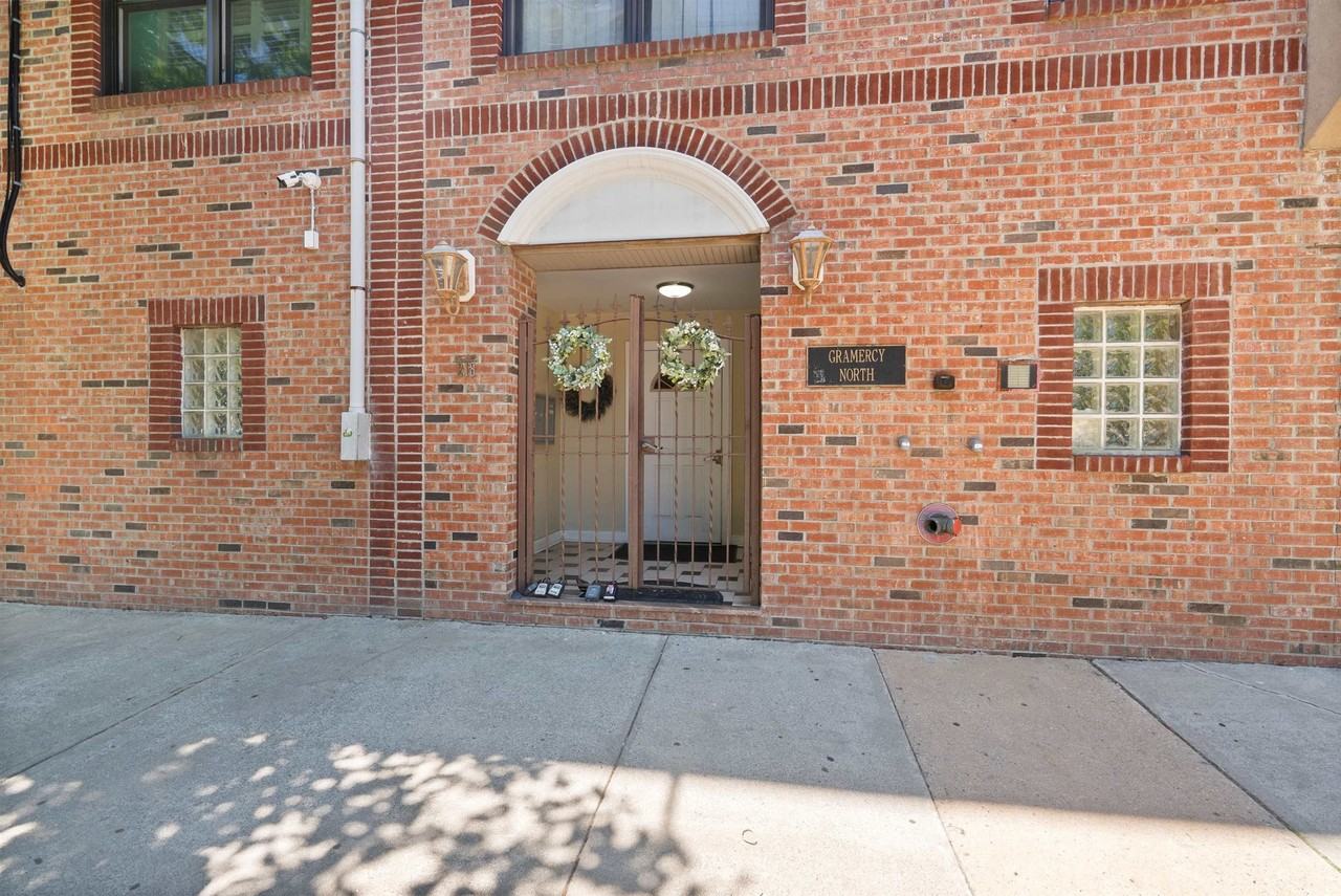 218 Jackson St #7B - Photo 3 of 31