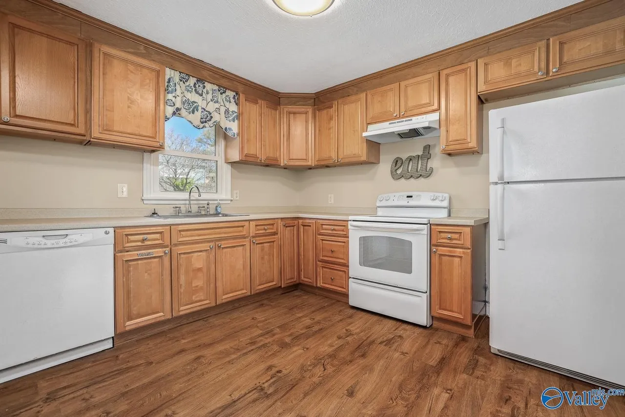 2220 Viscount Dr Nw #1 - Photo 6 of 48