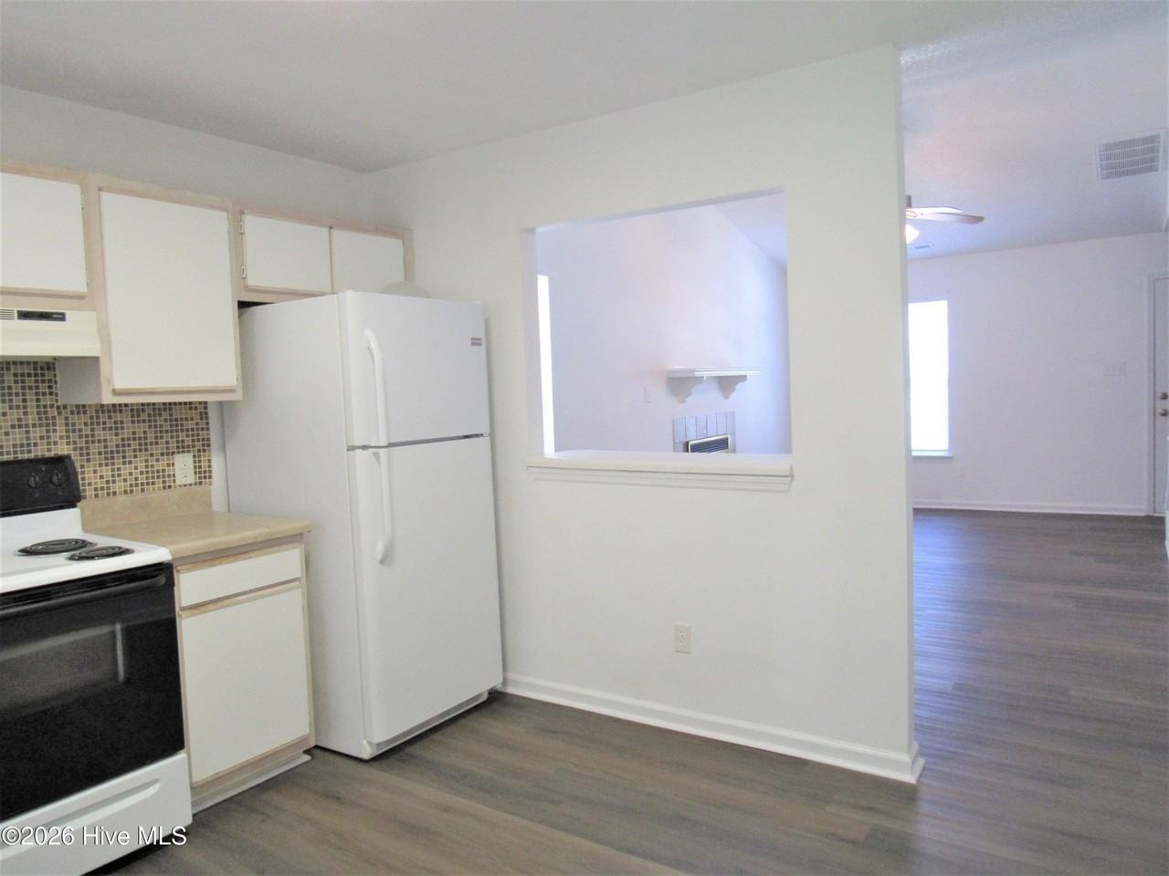 300 Meadowbrook Ln - Photo 3 of 19