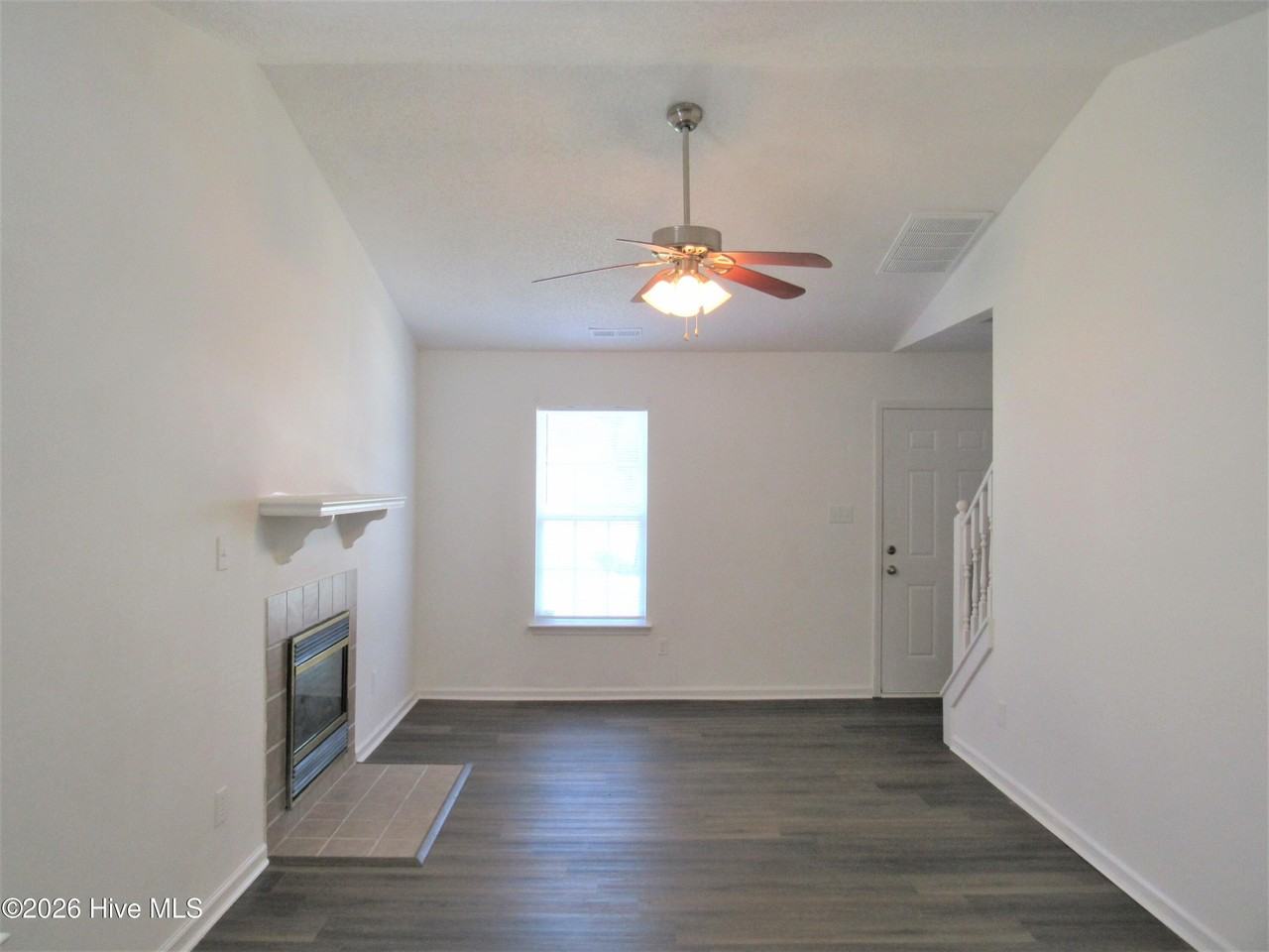 300 Meadowbrook Ln - Photo 4 of 19