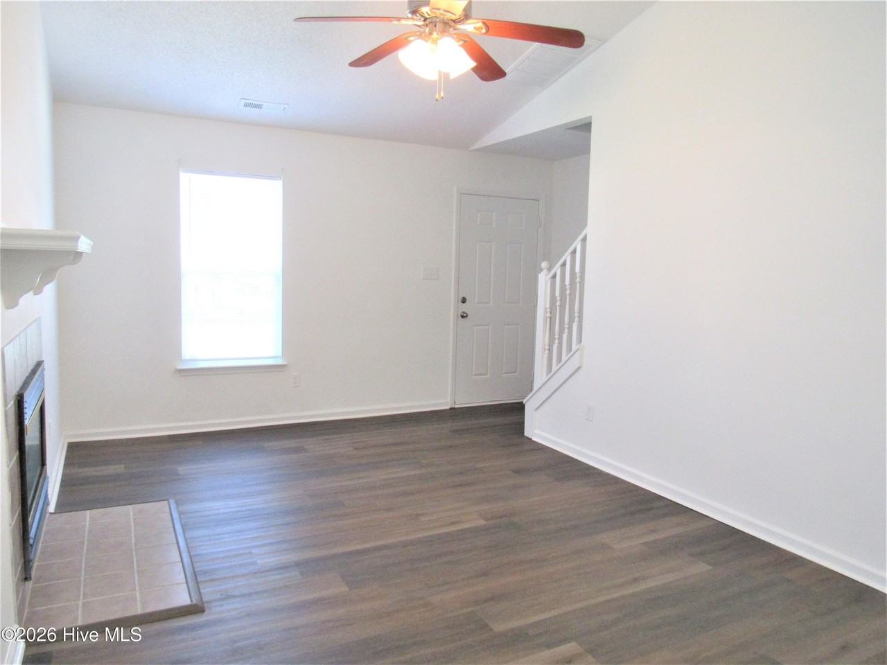 300 Meadowbrook Ln - Photo 5 of 19