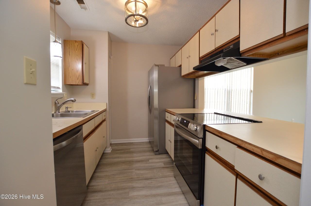 105 Creekview Dr - Photo 4 of 14