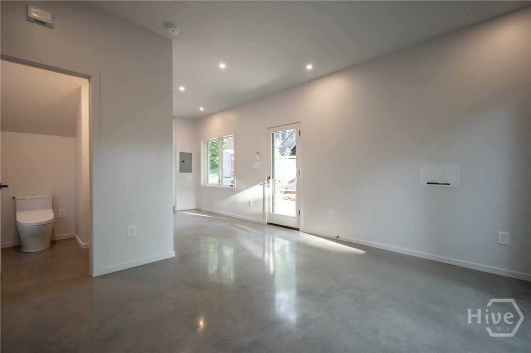 297 Morton Ave - Photo 5 of 40
