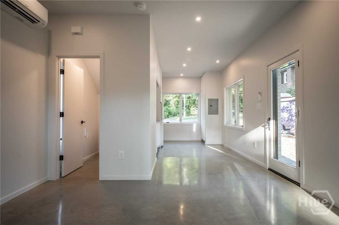 297 Morton Ave - Photo 6 of 40