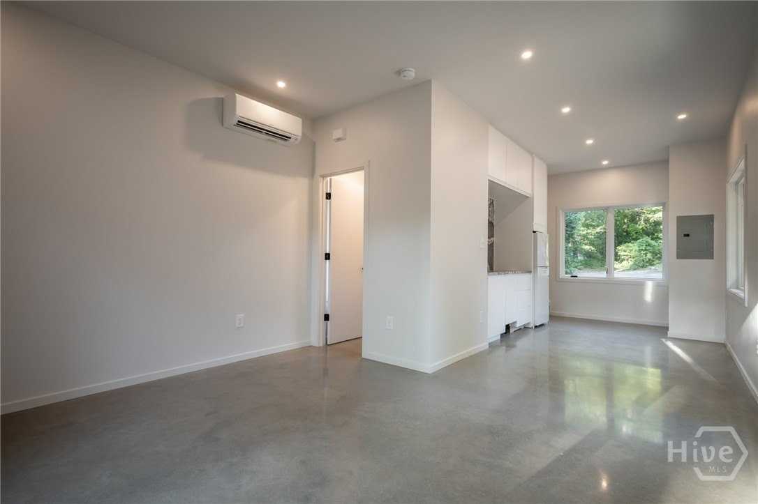 297 Morton Ave - Photo 7 of 40